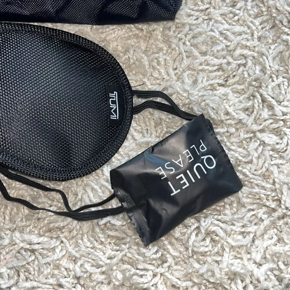 Tumi delta small